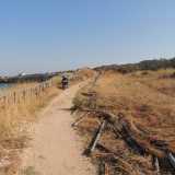 La pista ciclabile delle grotte di Ripalta a Bisceglie. Sulla destra � ben visibile la staccionata caduta